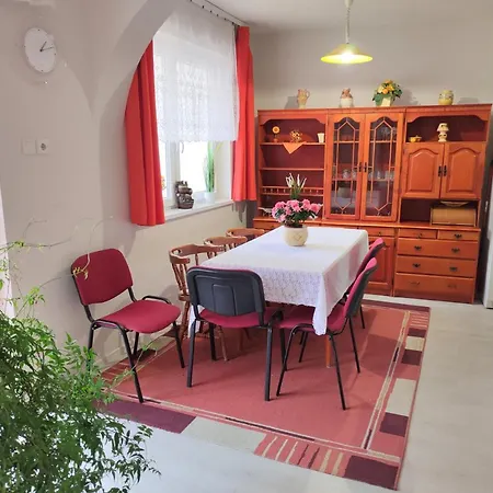Vendeghaz 3* Eğri